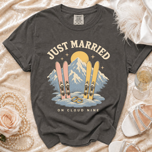 Ski Wedding T-shirt in Pepper