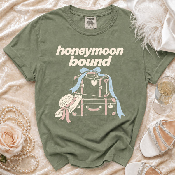 Honeymoon Bound T-Shirt in Moss