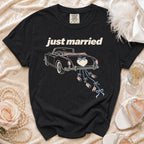 Black t-shirt with "just married" text and a vintage car illustration with cans.