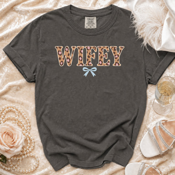 Leopard Wifey T-shirt in Pepper