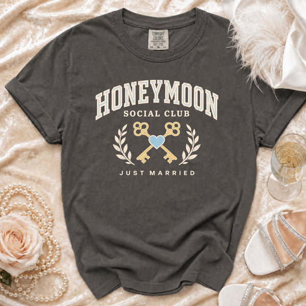 Honeymoon Club T-shirt in Pepper