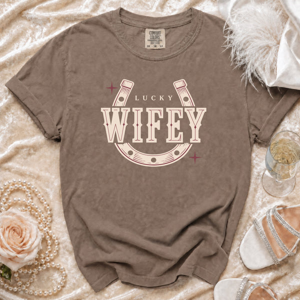 Lucky Wifey T-shirt in Espresso