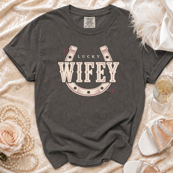 Lucky Wifey T-shirt in Pepper