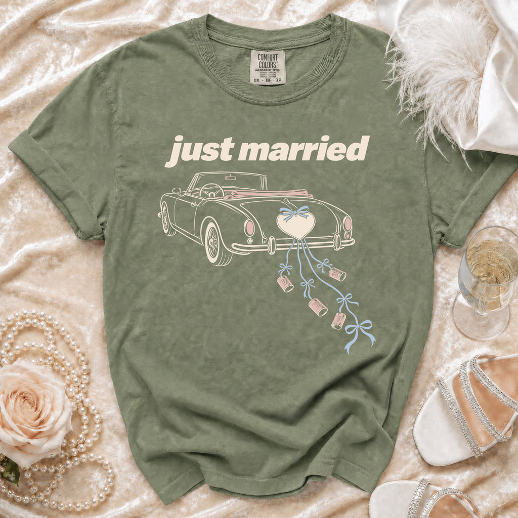 Green t-shirt with "just married" text and a vintage car graphic.