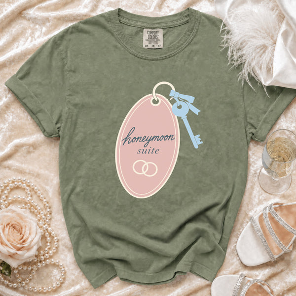 Honeymoon Suite T-Shirt in Moss