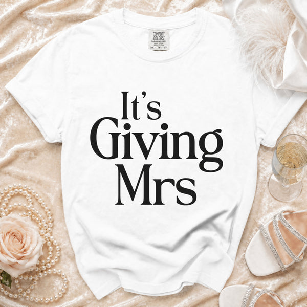 It's Giving Mrs. Bridal T-shirt in White