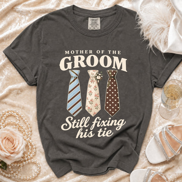 Groom Mom T-shirt in Pepper