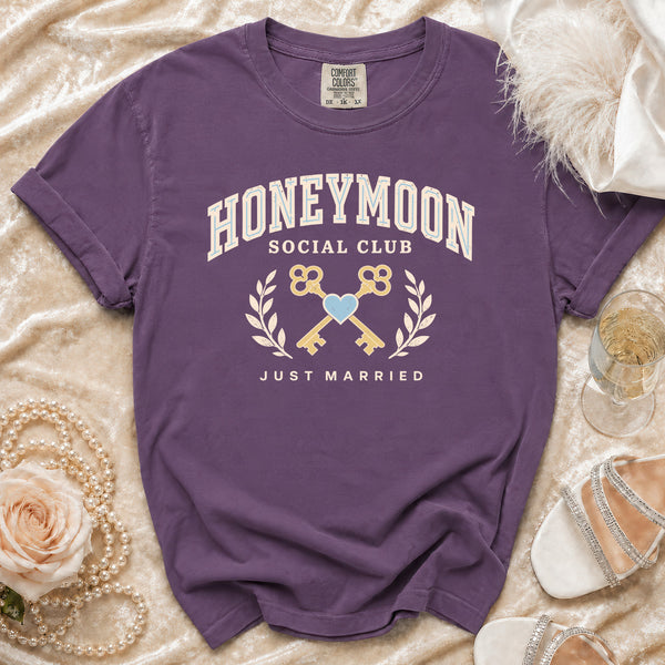 Honeymoon Club T-shirt in Grape