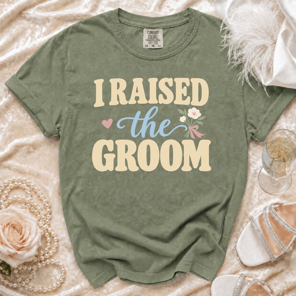 Groom Mom T-Shirt in Moss
