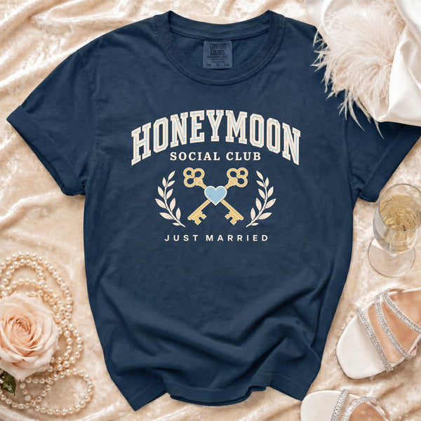 Honeymoon Club T-shirt in True Navy