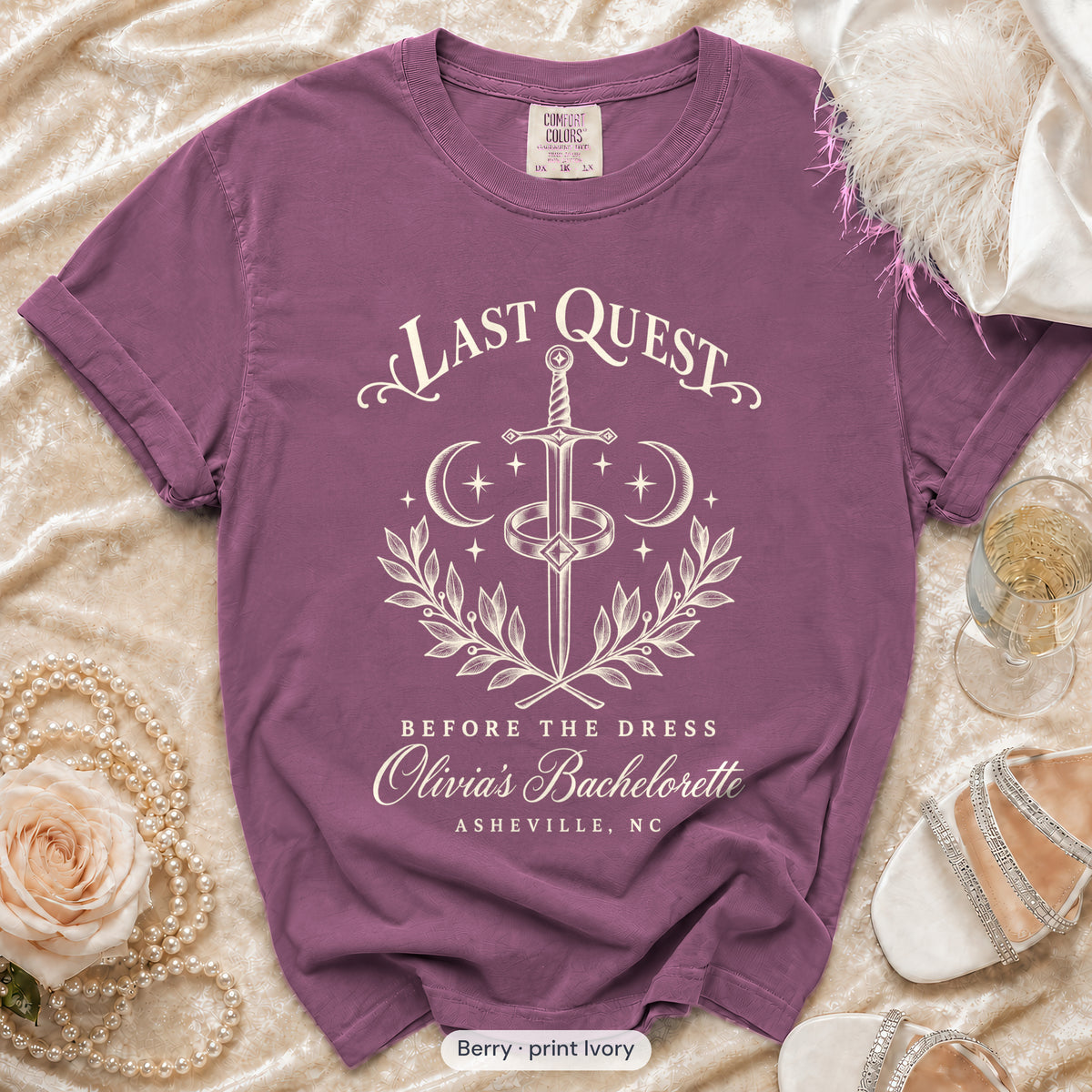 Berry Last Quest Before The Dress bachelorette crew t-shirt, print in ivory