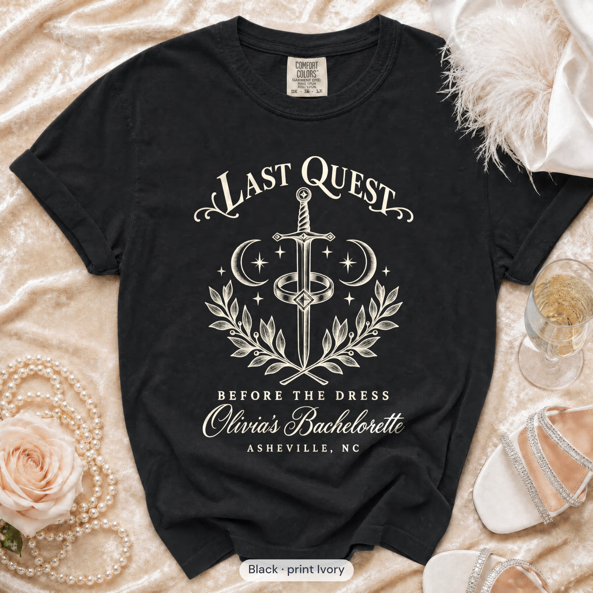 Black Last Quest Before The Dress bachelorette crew t-shirt, print in ivory